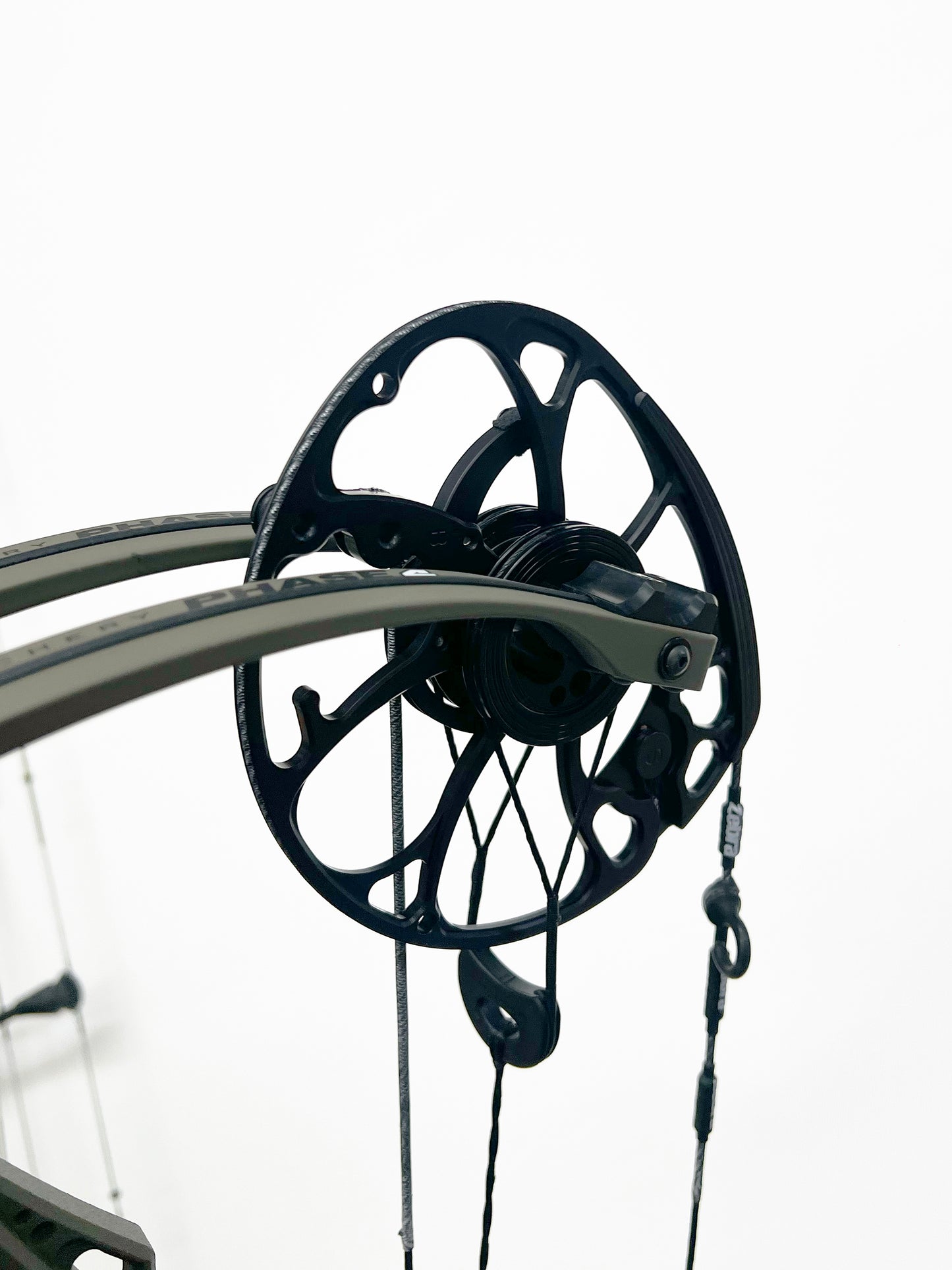 Mathews Phase4 33 Compound Bow RH 70# 29" 85% Let Off - Green Ambush in Stock